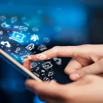 من التحرر إلى الاضطراب: شبكاتُ التواصل الاجتماعي والديمقراطية