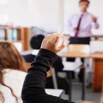 التجلّيات الفلسفية والأخلاقية لرسالة المعلم التربوية