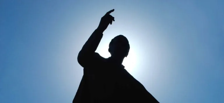 السبيل إلى الحكم الصالح، ونقد أطروحة المستبد العادل