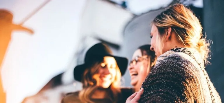 النساء في سطور القانون والشرائع