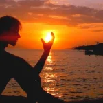 الإصغاء إلى الذات: من القراءة الواعية إلى النقد