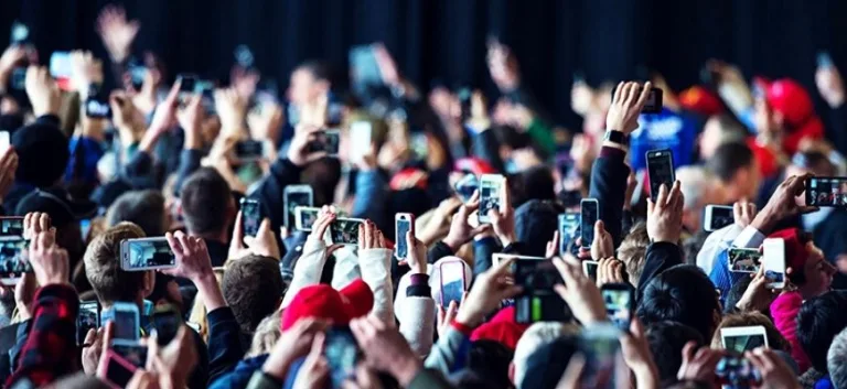 الديمقراطية: بين سردياتها الإيديولوجية وواقعها الليبرالي