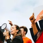 جدلية حقوق الإنسان العالمية والخصوصية وتصادم الحقوق