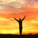 المقدَّسُ والحُرّيّة:   هَلْ منْ تَعَاْرُض؟