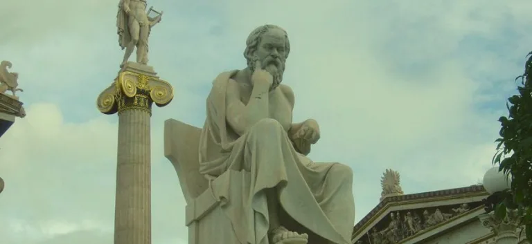 مفهوم العالم عند أفلاطون