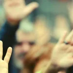 في تناقضات الدِّيمُقرَاطِيّة والمُجتمع المَدَنِيّ