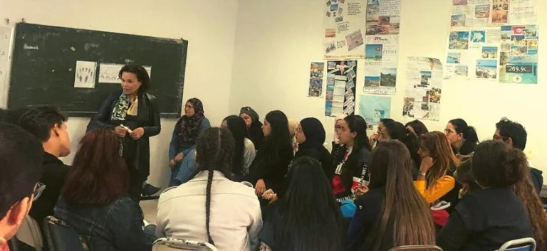 تدريس الفلسفة والقدرة المؤسسية في المؤسسة التعليمية