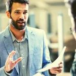 اللّسان: اشتراك الجارحة وفتنة البلبلة