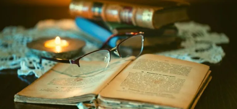 الباحث الناقد