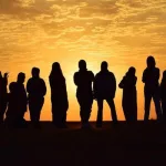 حداثة في الشكل… رجعية في المحتوى