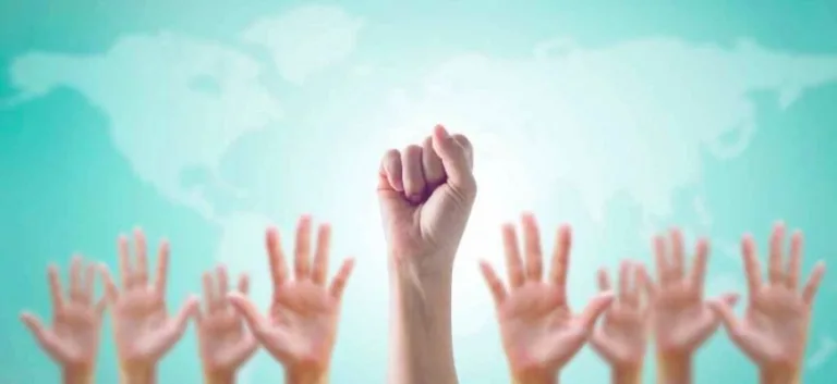 حقوق الإنسان بين الكونية والمحلية:  في ضرورة التأصيل الثقافي للمفهوم   لبنى