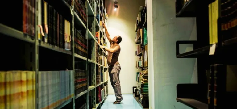 الشكل المثالي لعلاقة المثقف بالسلطة