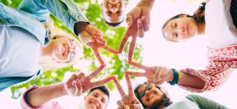 الرابط الاجتماعي ونشأة المجتمع من الفلسفة اليونانية إلى فلاسفة العقد الاجتماعي