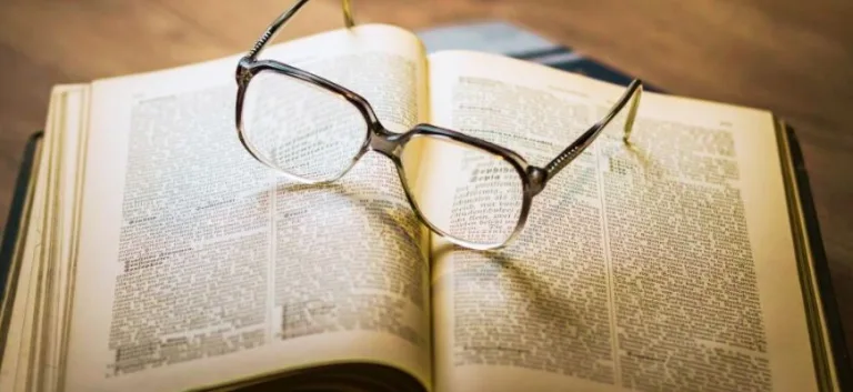 المنعطف الميتافيزيقي للفلسفة التحليلية المعاصرة: «سول كريبكة» نقد «سول كريبكة» لنظرية الأوصاف، محاضرات التسمية والضرورة: ج2