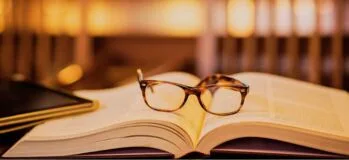 التَّخَلُّصُ مِنَ الْمِيتافِيزيقا عَنْ طَريقِ التَّحْلِيلِ الْمَنْطِقِيِّ لِلُّغَةِ