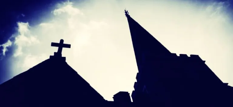 التحرّر العلماني: العرش والمذبح