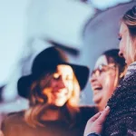 اللغة وأدوار المرأة المتجددة: نافذة لفهم التحولات المجتمعية