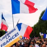 العلمانية الفرنسية في الجمهوريات الخمس تطور تاريخي وتحديات معاصرة