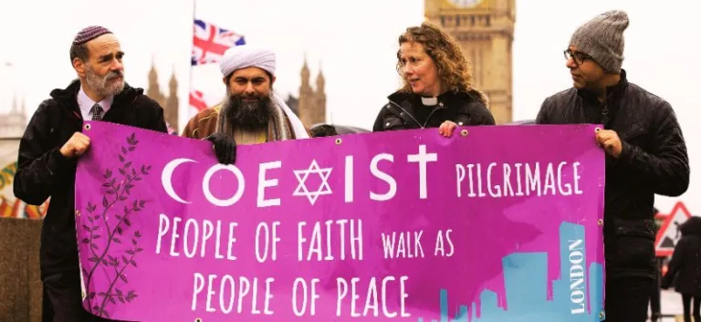 حقوق الإنسان والأديان: نظرة عامة على علاقة جدلية